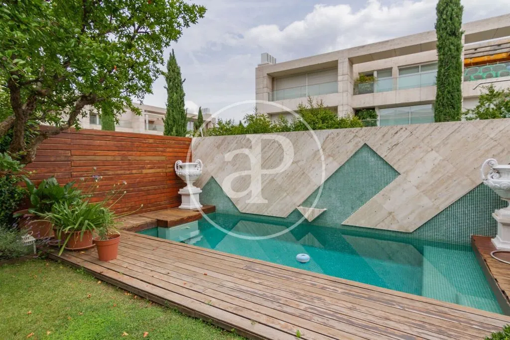 Bassein - Luxury Villa with Pool in Chamartin, Madrid