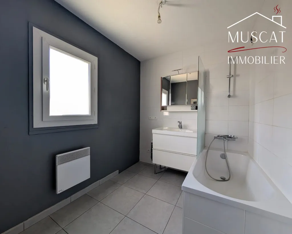 Salles de bain - Appartement T3 avec loggia et garage à Villefontaine