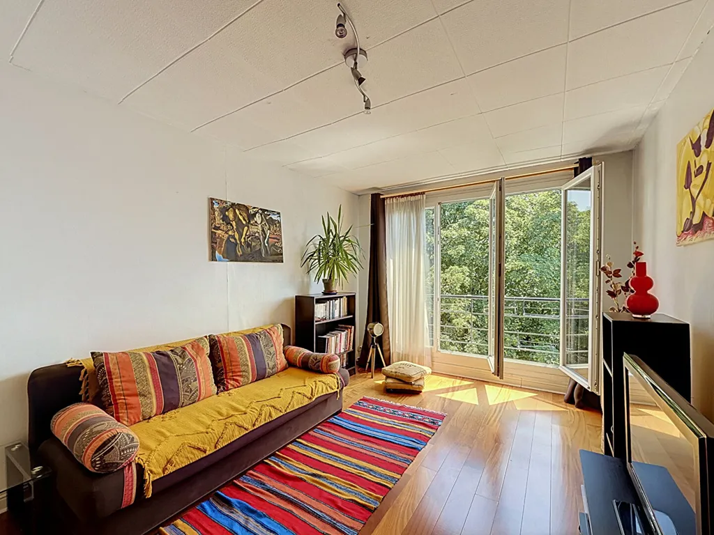 Elutuba - Spacious 2-Bedroom with Garden View in Montreuil
