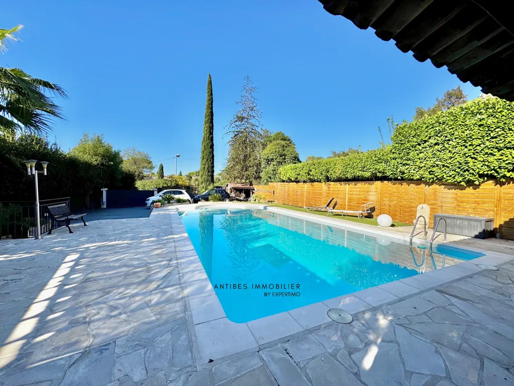 Piscine - Maison Individuelle avec Piscine à Mougins