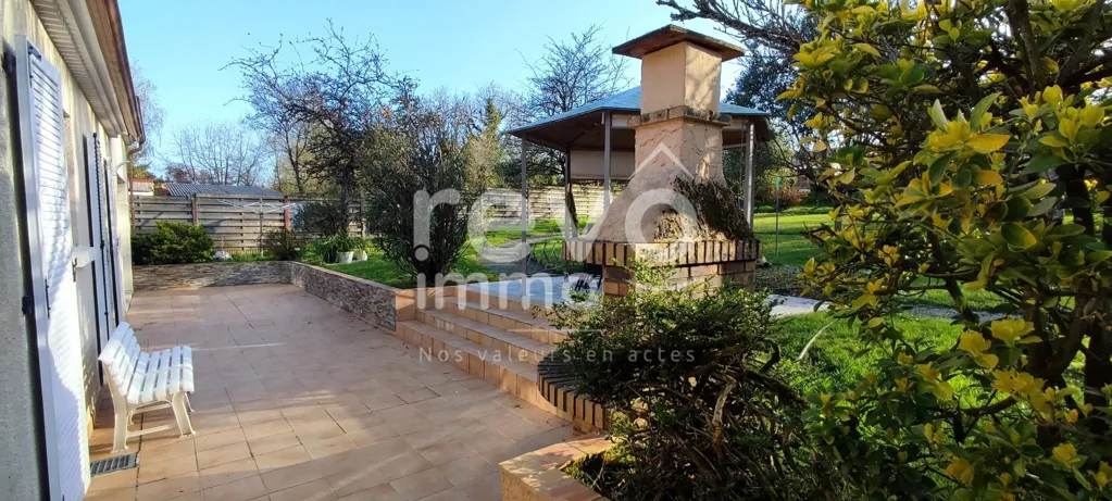 Giardino - Detached House with Terrace in Quiet Setting