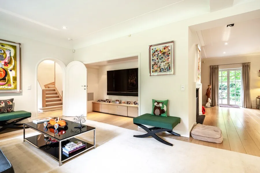 Séjour - Maison avec jardin paysager et piscine à Uccle