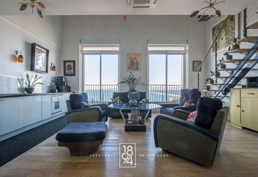 Séjour - Duplex T4 avec Vue Mer Panoramique à la Corniche