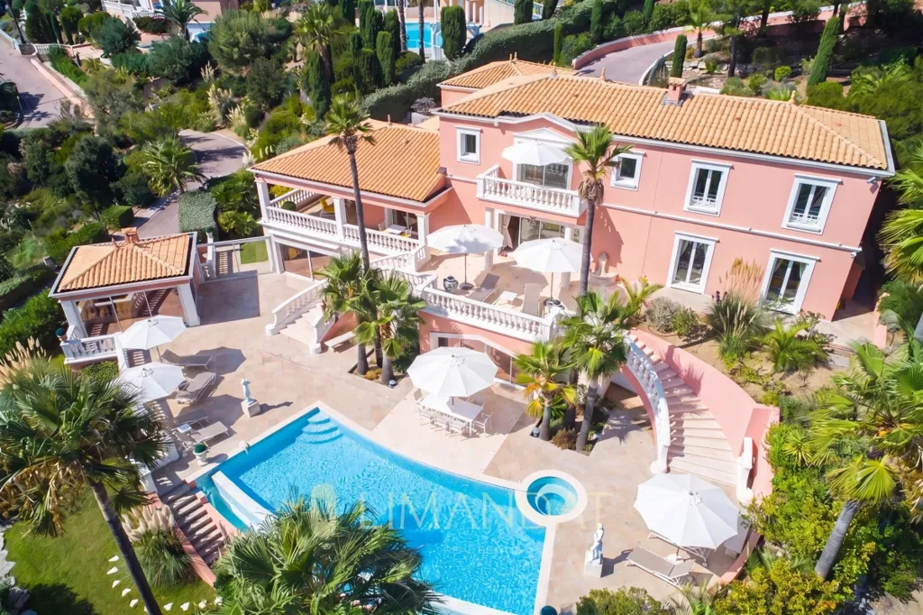 Vue aérienne - Villa à Rénover avec Vue Mer à Ramatuelle