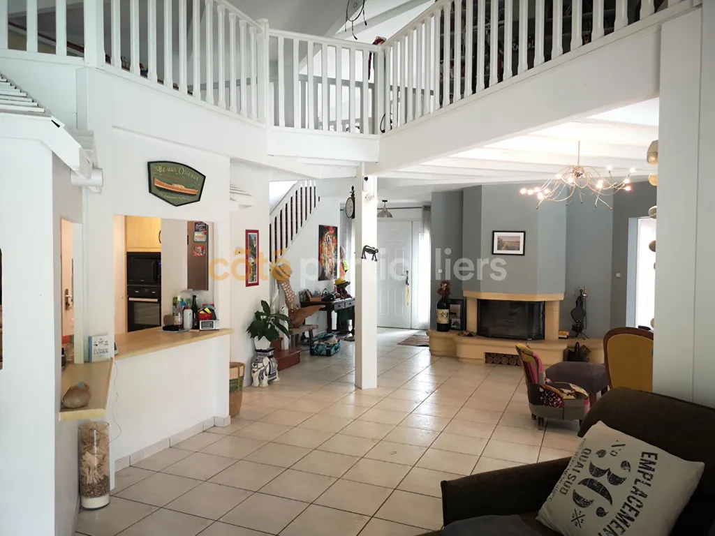 Séjour - Deux Maisons avec Piscine dans un Quartier Calme