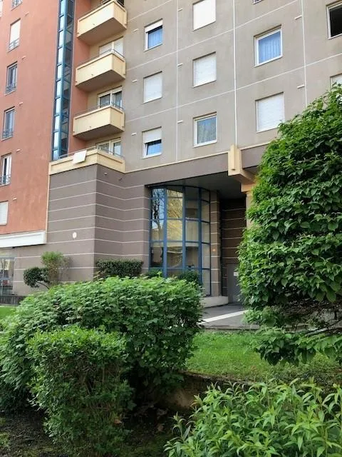 Esterno - 1-Bed Flat with Balcony in Central Parc