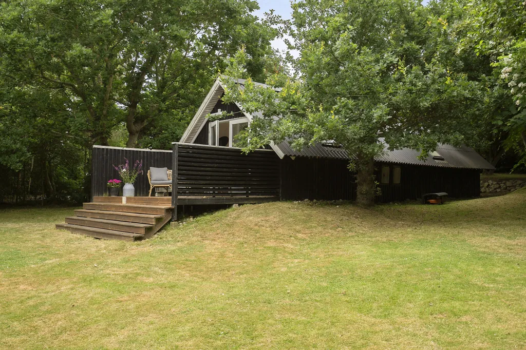 Aed - Vacation Home with Large Garden in Struer