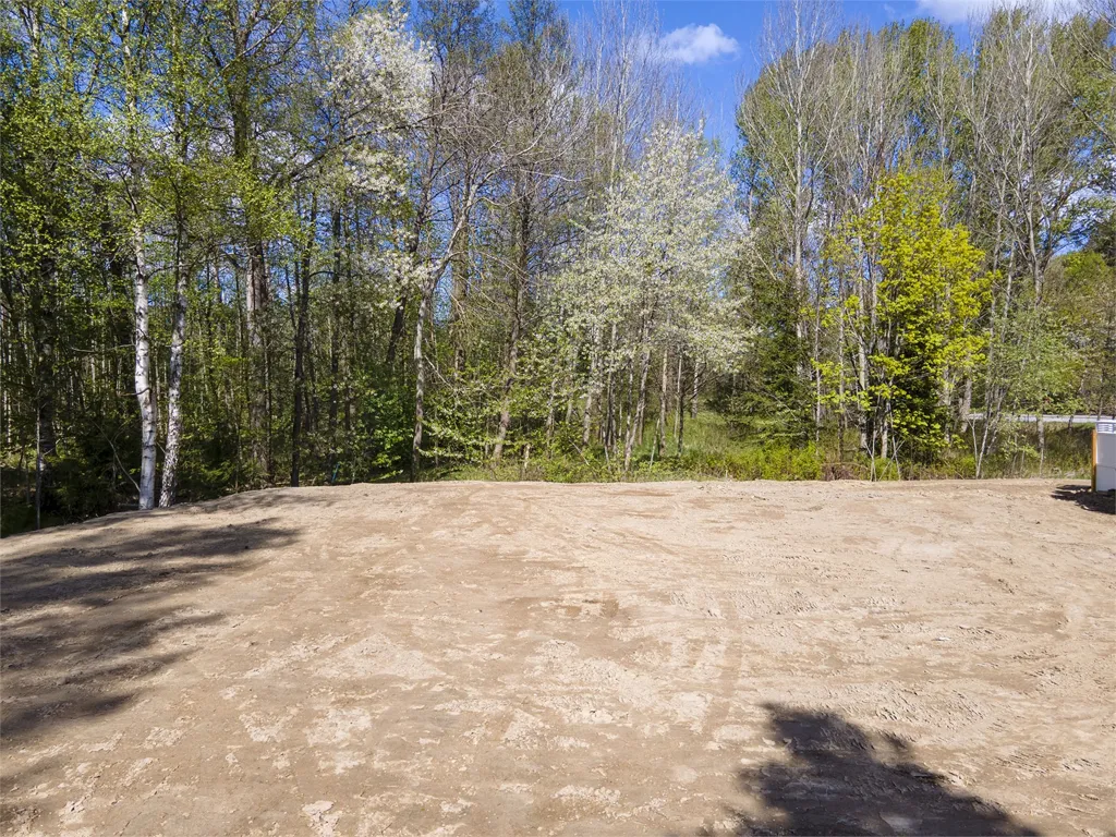 Aed - Plot with Garden Access in Pershagen