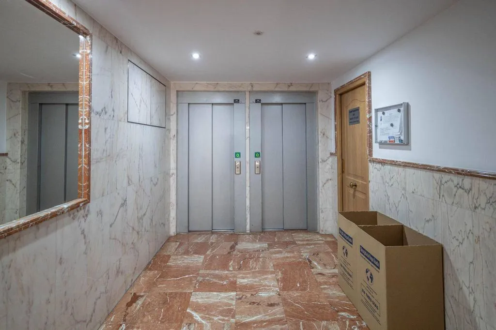 Esik - Luxury Flat with Balcony in Gran Capitán, Granada