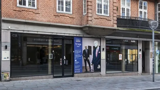 Esterno - Commercial Space with Large Windows in Aalborg Centre