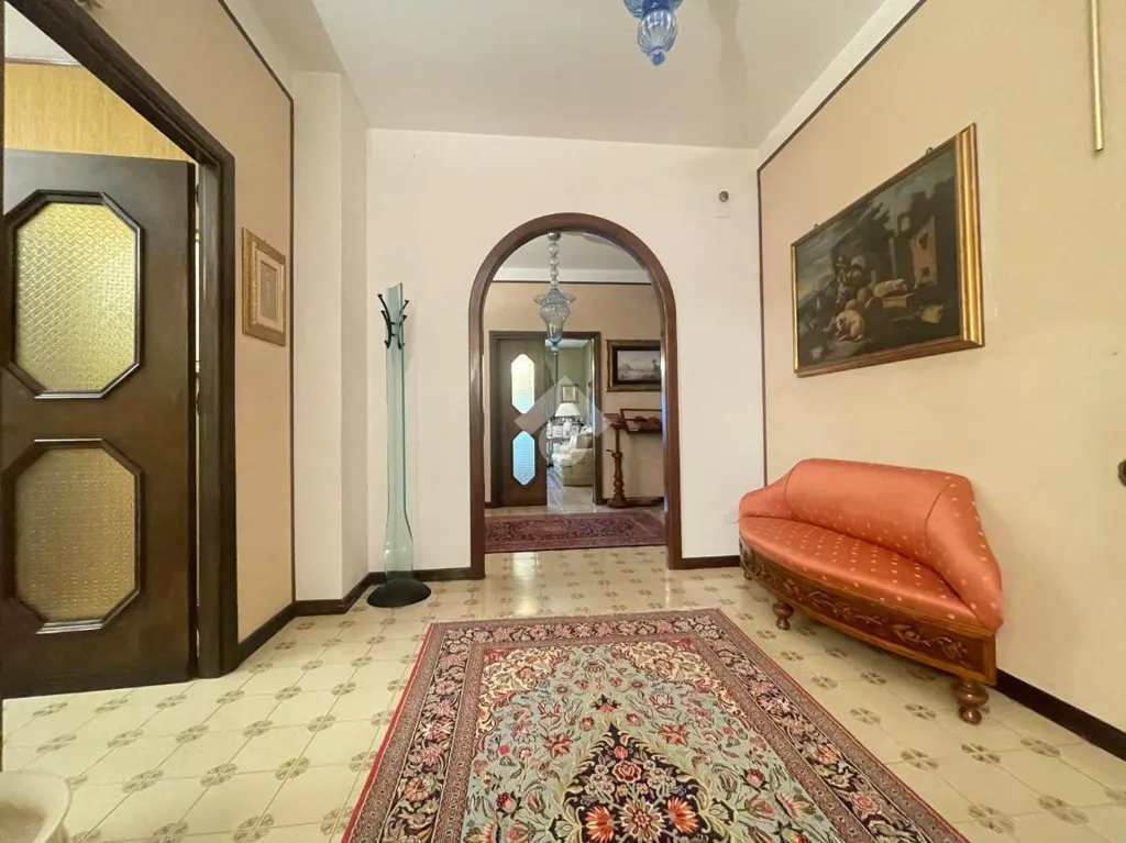 Esik - Apartment with Balcony and Parking in Benevento