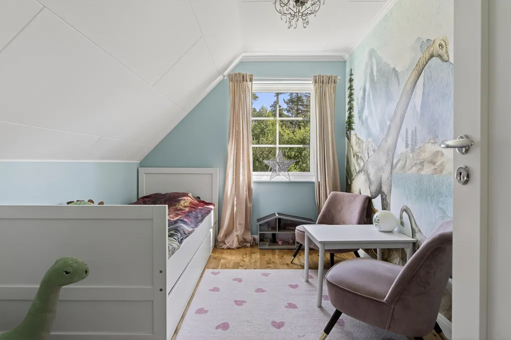 Magamistoad - 5-Bedroom Villa with Double Garage in Saxnäs