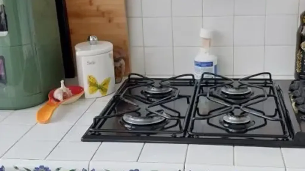Kitchen - Modernised Apartment with Balcony in Messina