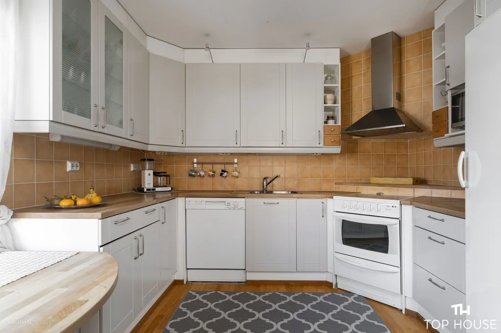 Cucina - Spacious Apartment with Garden in Tikkurila, Vantaa