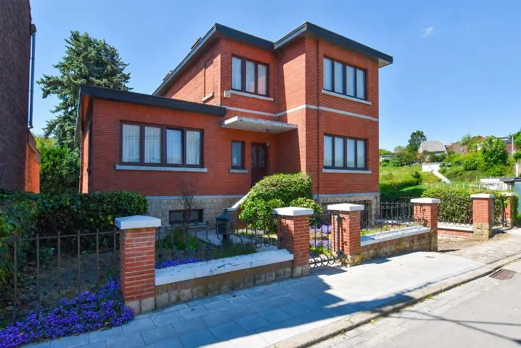 Extérieur - Maison d'Architecte avec Terrasse à Châtelet