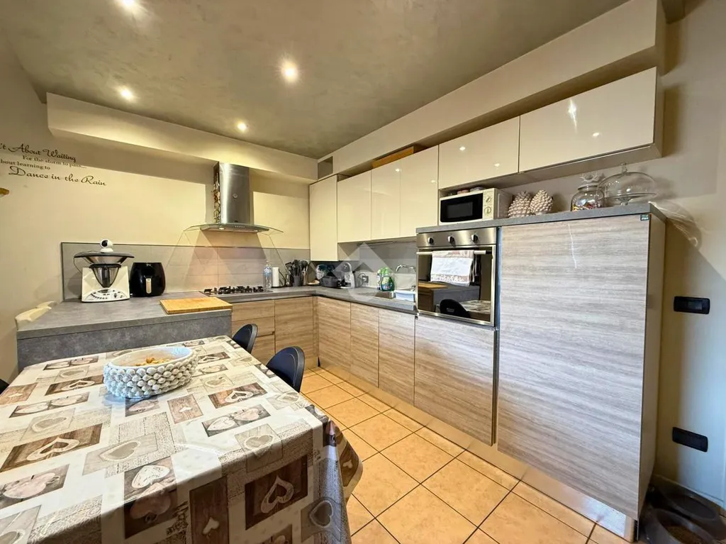 Cuisine - Modern Apartment with Balcony in Capriolo