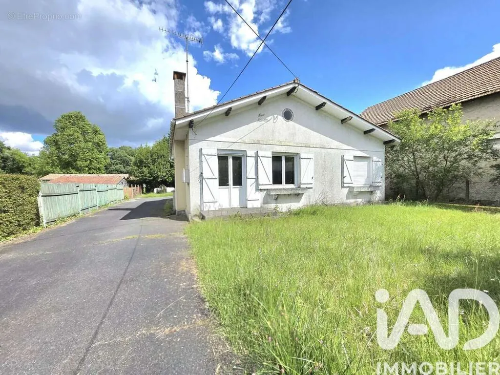 Exterior - House to Renovate with Garden in Hostens