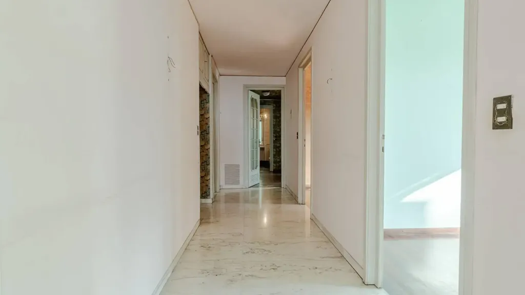 hallway_entrance