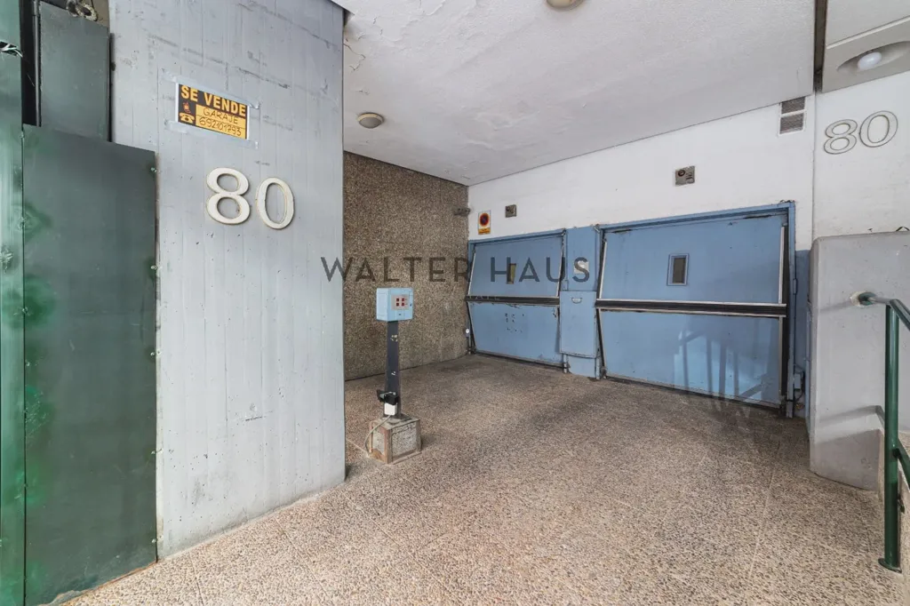 Garage - Flat with Sky-Light in Goya, Madrid
