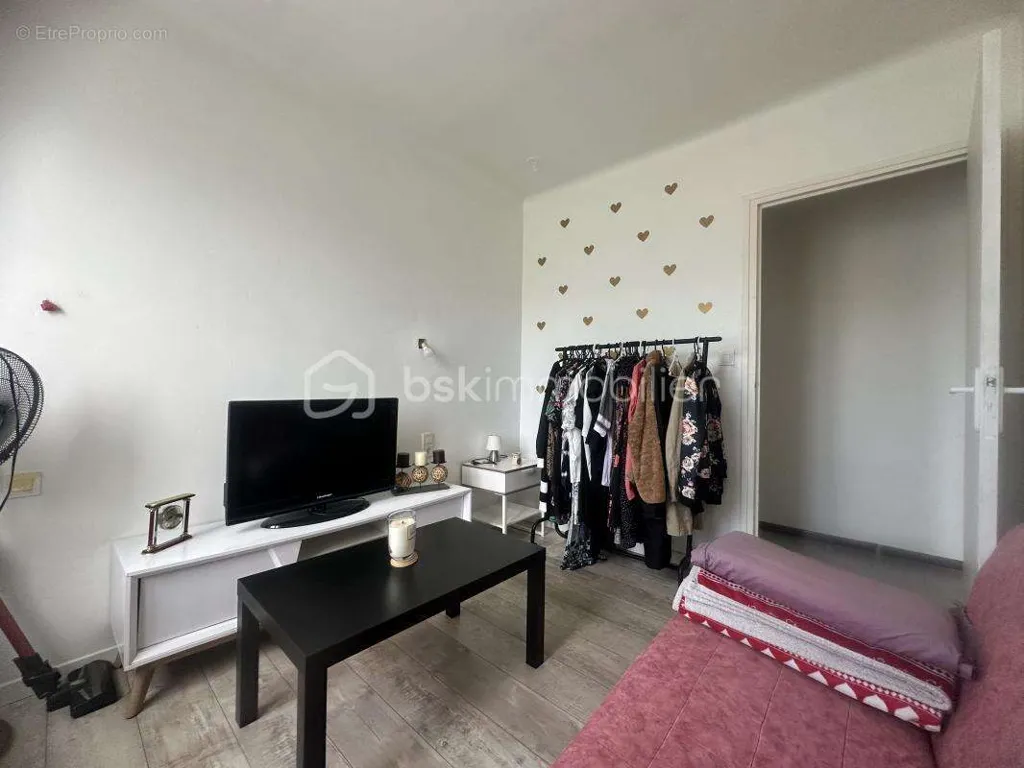 Soggiorno - Apartment Block with Parking in Saint Martin de Valgalgues