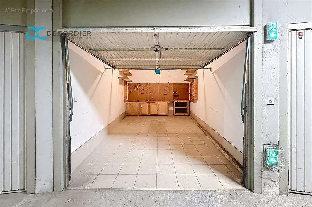 Garage - Appartement Traversant avec Vue Lac à Thonon-les-Bains