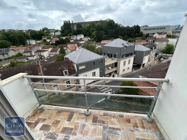 Rõdu - Spacious 5-Piece Apartment with Balcony in Périgueux