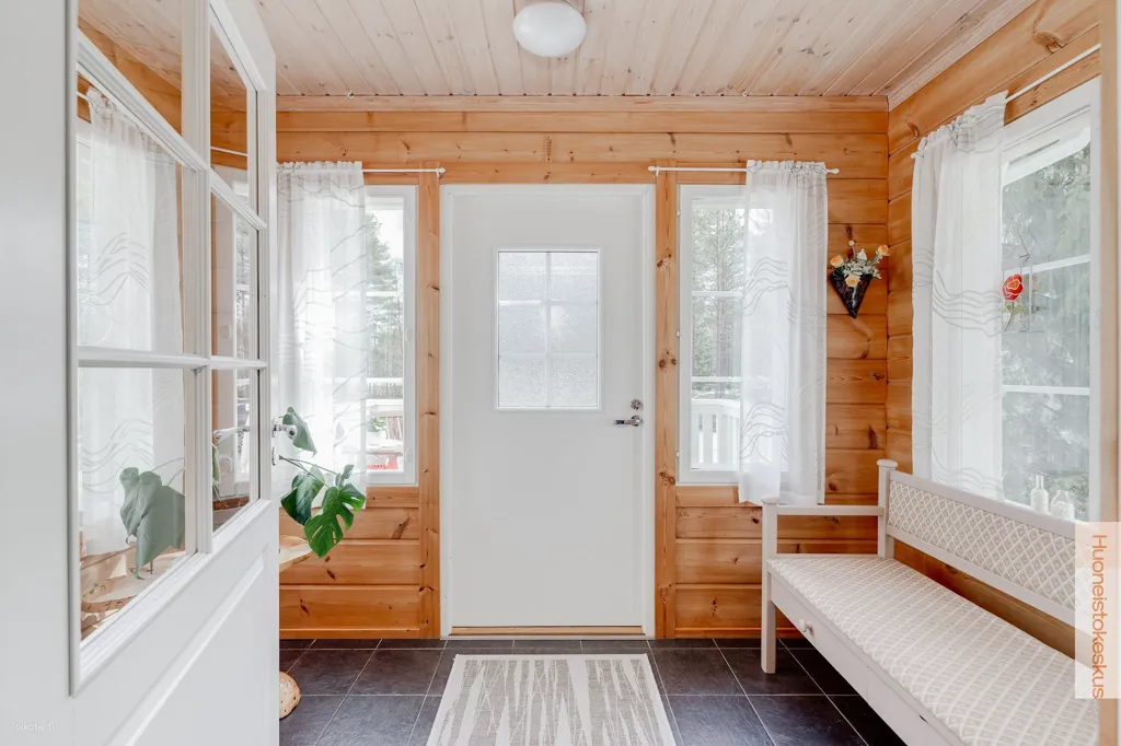 Esik - Mammutti Log Cabin with Sauna in Kiiminki