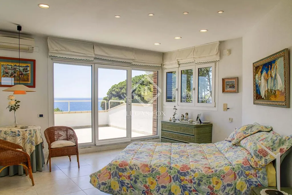 Magamistoad - House with Sea View and Pool in Torredembarra