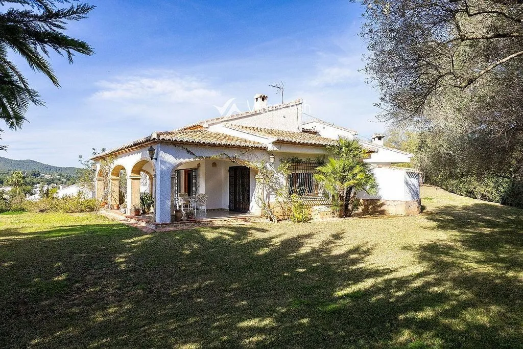 Exterior - Villa with Pool and Terrace in Jávea