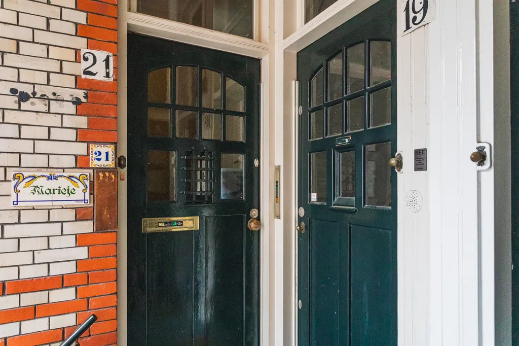 Esik - Renovated Upper-Floor Apartment in Duinoord