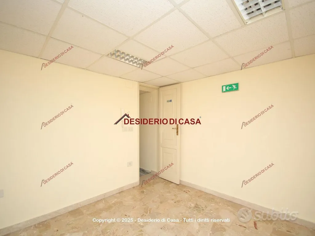 Pièces - Office with Balcony in Bagheria Centre
