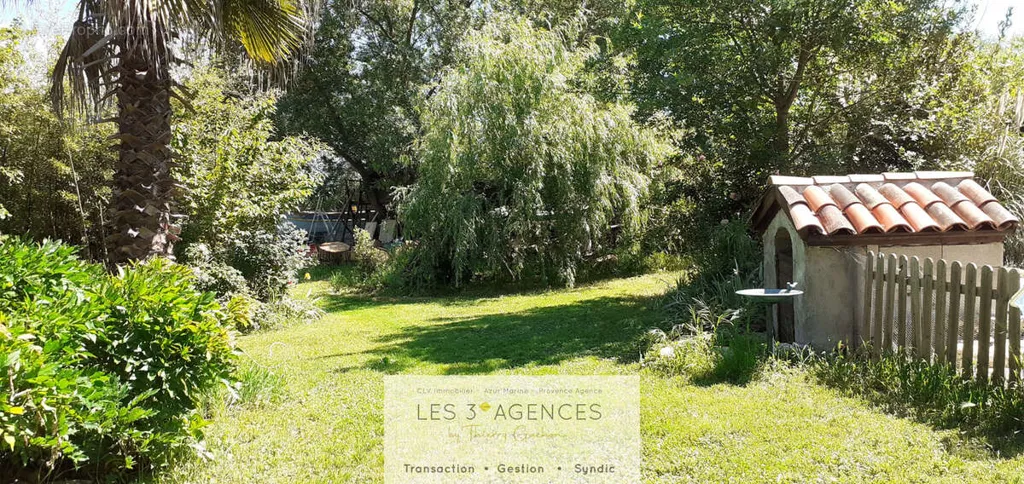 Aed - Construction Plot with Vineyard View in Grimaud