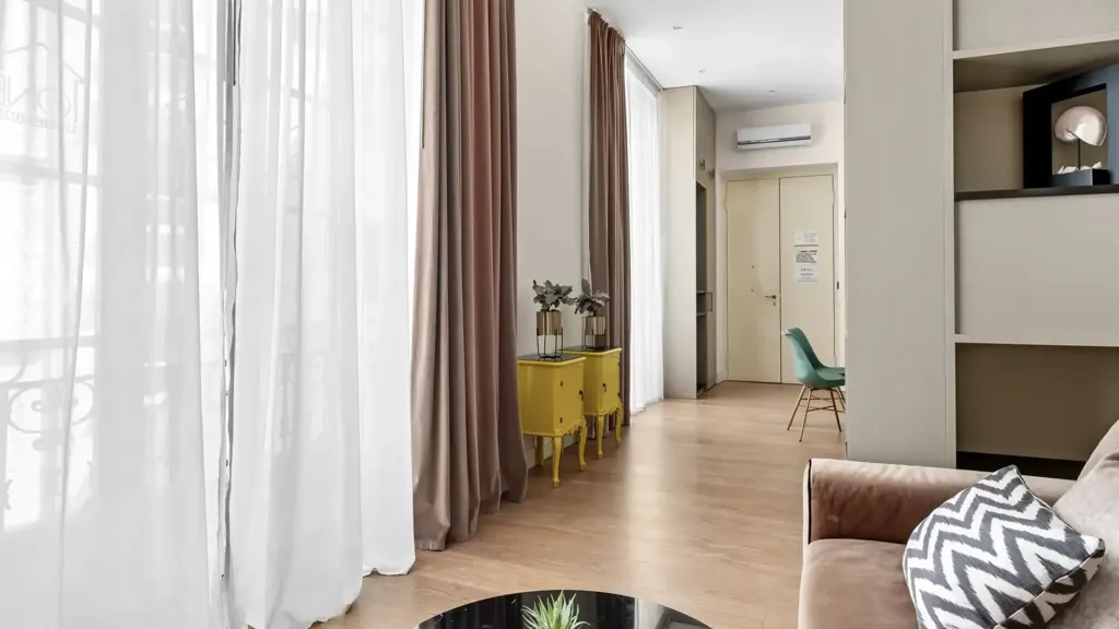 Living Room - Fully Furnished Flat in Historic Centre, Naples
