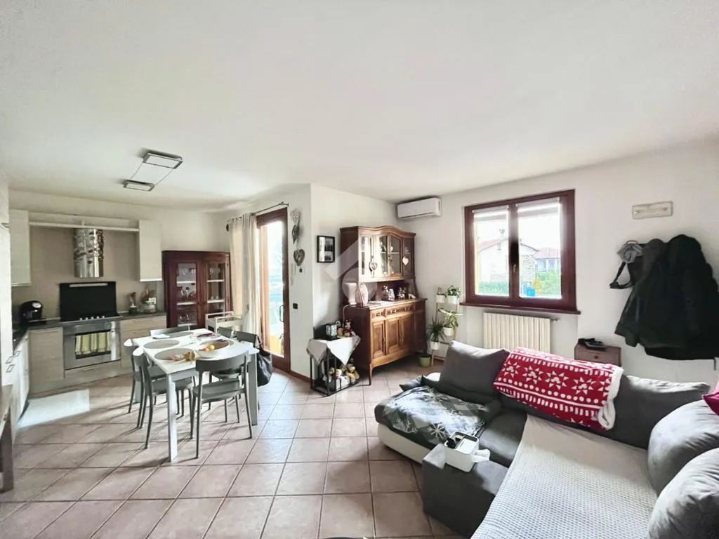 Séjour - Trilocale with Terrace in Adro