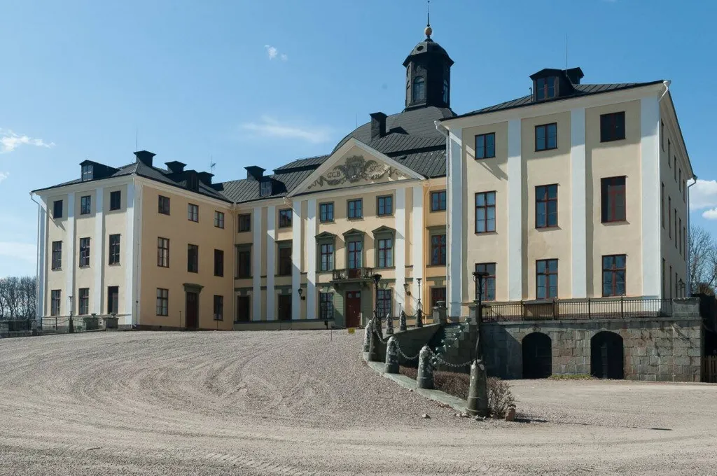 Välivaade - Well-Planned Gable Flat with South-Facing Balcony in Örbyhus