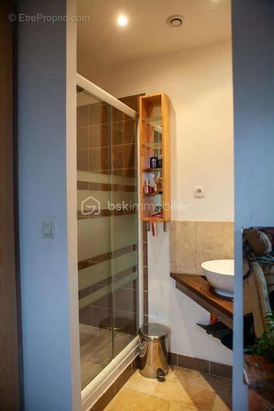 Salles de bain - Appartement avec terrasse sud au centre d'Aubenas