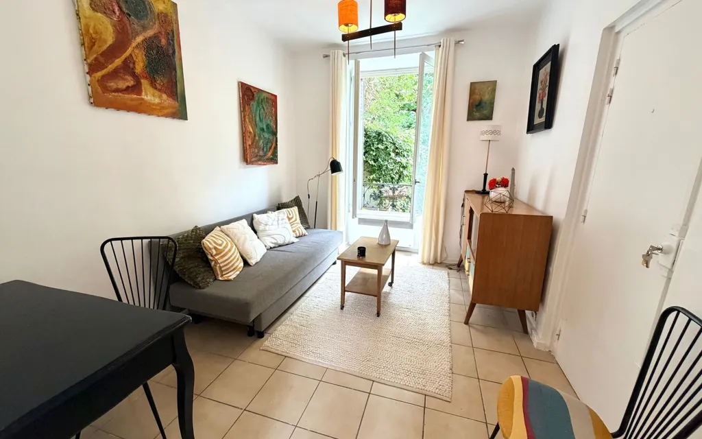 Séjour - Studio Meublé au Centre de Rosny-sous-Bois