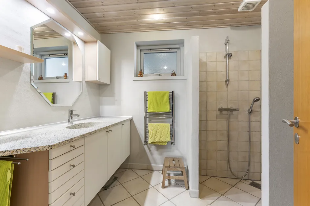 Bathrooms - Modernised Villa with Garden in Linde