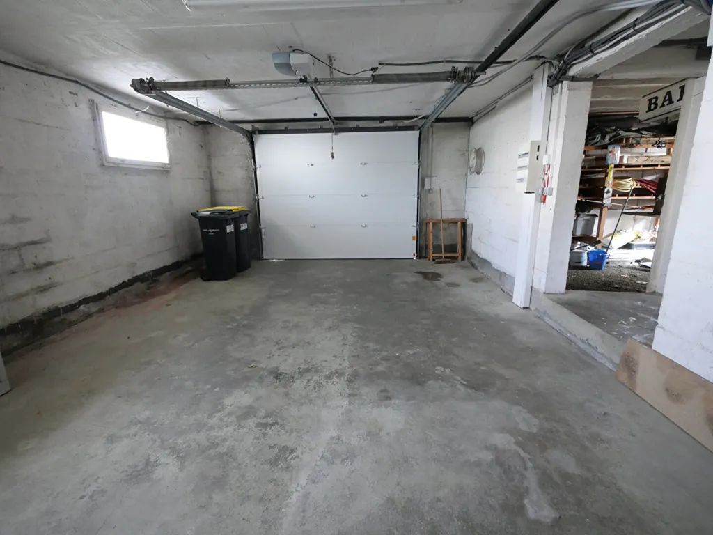 Garage - Maison Lumineuse au Bois du Roy à Avrillé
