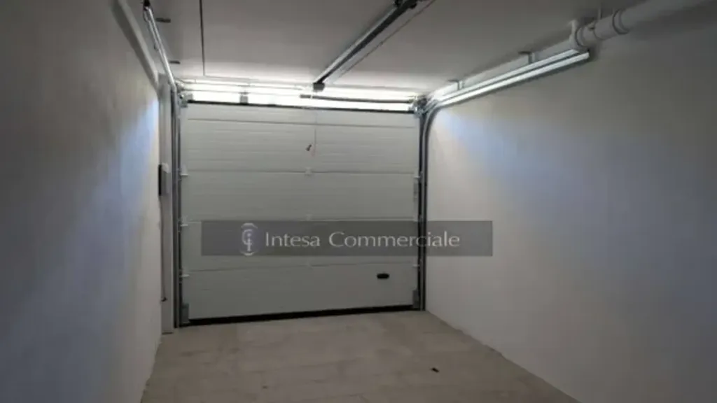 Garage - Appartement 4 pièces à IT