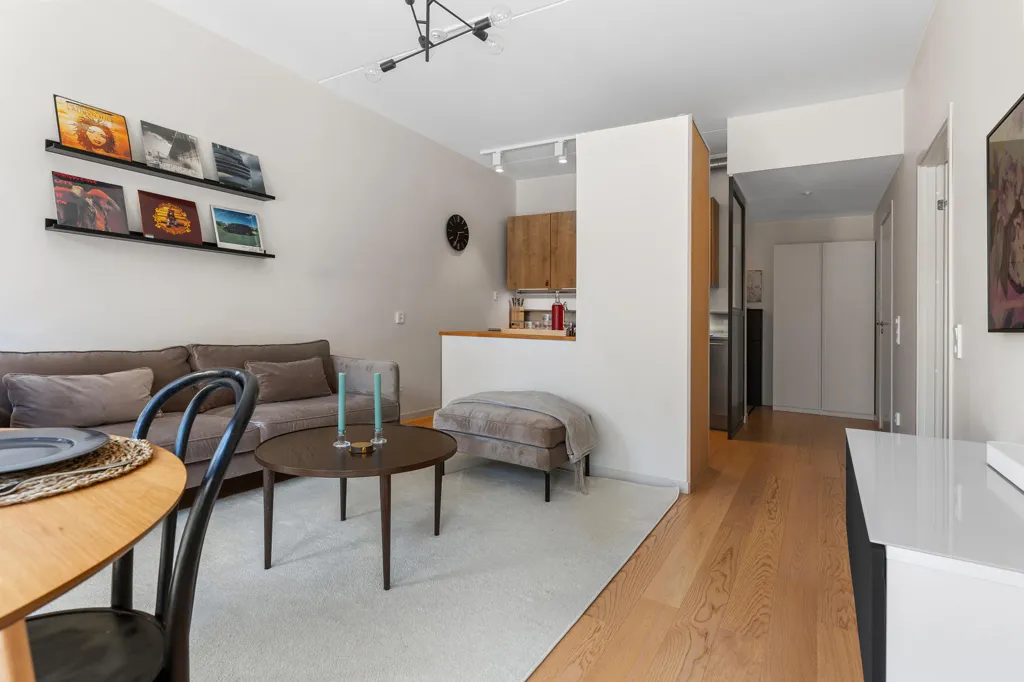 Soggiorno - Modern 2-Bedroom with West Balcony in Brf Arkaden