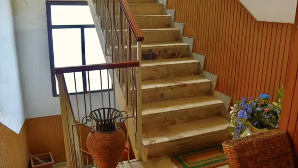 Toad - Multi-level Terraced House in Ragusa Centre