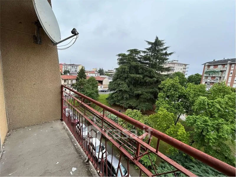Balcon - Three-Bedroom Apartment with Balcony in Vercelli