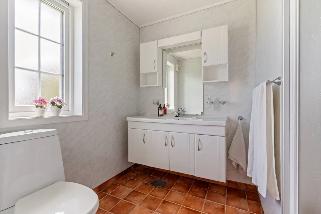 Bagni - Quiet Villa with Garden in Langevåg