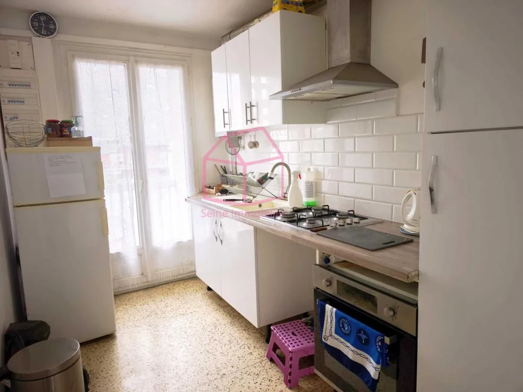 Köök - 3-Bed Apartment with Balcony in Secure Residence