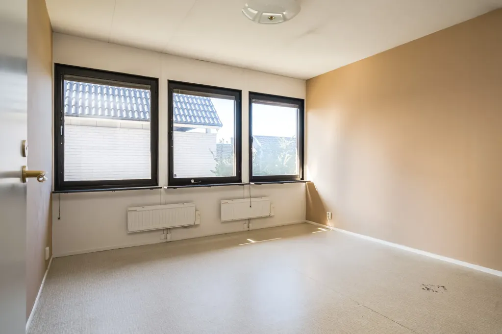 Pièces - Family House with Development Potential in Åby