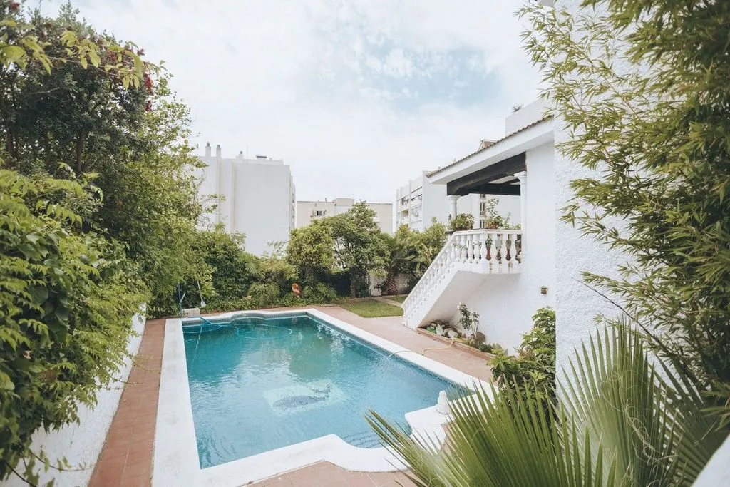 Piscine - Luxury Villa with Pool in Marbella Centre