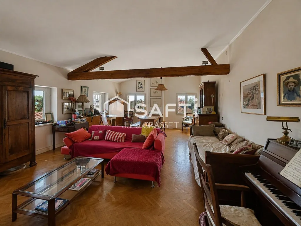 Soggiorno - Characterful Apartment with Rooftop View in Béziers