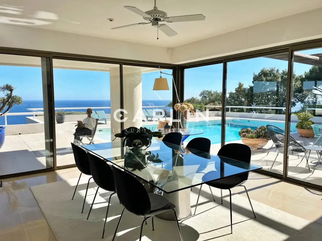 Söögituba - Villa with Panoramic Sea View in Sainte-Maxime