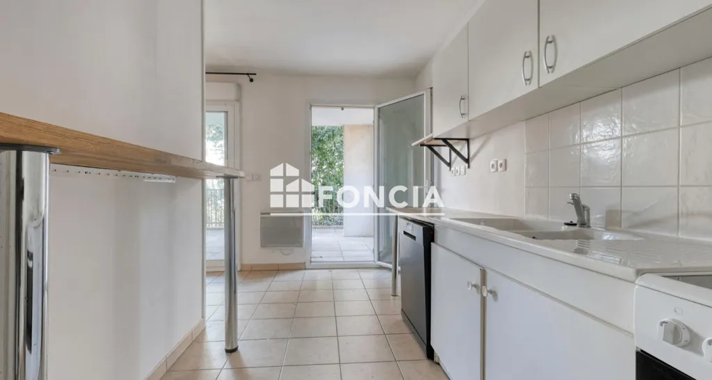 Köök - 2-Bedroom Flat with Terrace in Calm Setting